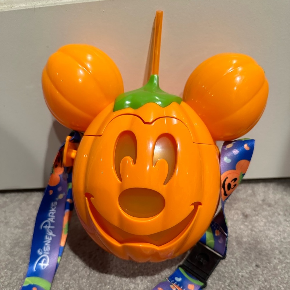 NWT Mickey Jack-O-Lantern Light Up Sipper